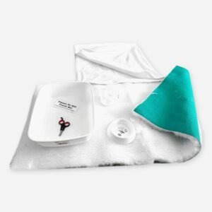 GCCF show whites double-pen kit: white fleece blanket, large white litter tray, food bowl, hook-on water bowl, green-backed white vet bed, claw clippers and Do Not Touch sign