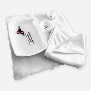 GCCF show whites single-pen kit: white fleece blanket, small white litter tray, food bowl, hook-on water bowl, white vet bed, claw clippers and Do Not Touch sign